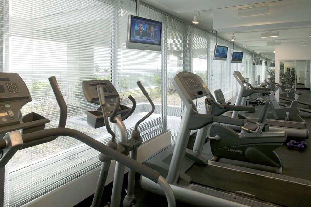 Building Photo - 9715 Woods Dr