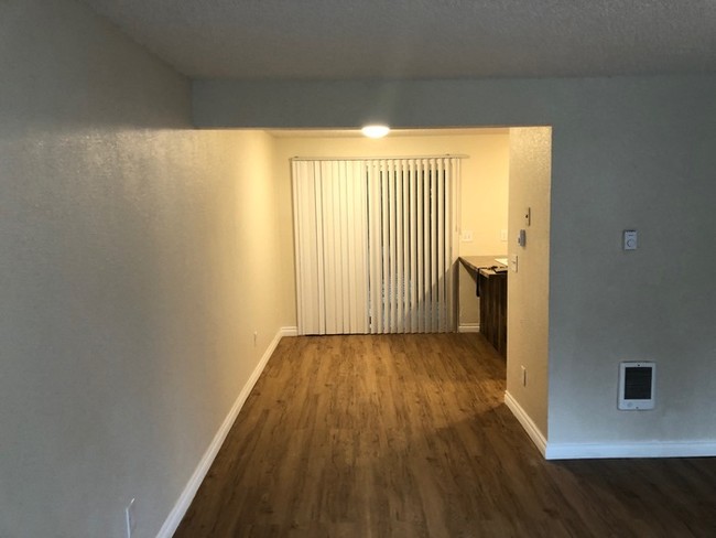 Building Photo - TWO BEDROOM NEAR NEW CASINO AND SHOPPING