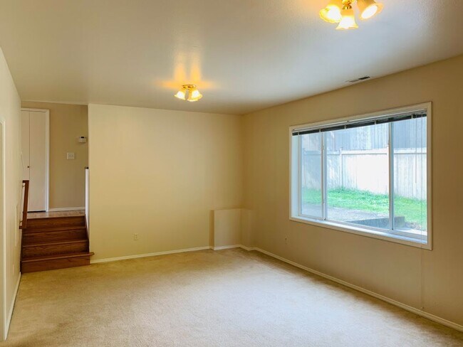 Building Photo - Issaquah 4 bd 3 bath single family house f...