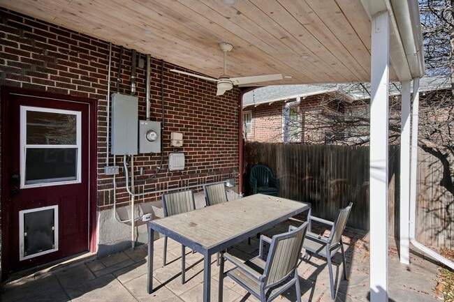 Building Photo - Long Realty & Property Management - Lovely Park Hill Home