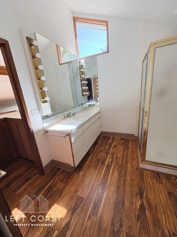 Building Photo - 132 Salishan Dr