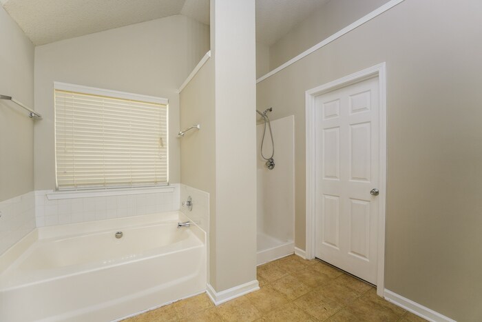 Building Photo - 1906 Bridgestone Cir