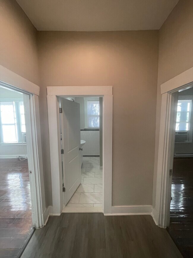 Building Photo - 119 S Pine St