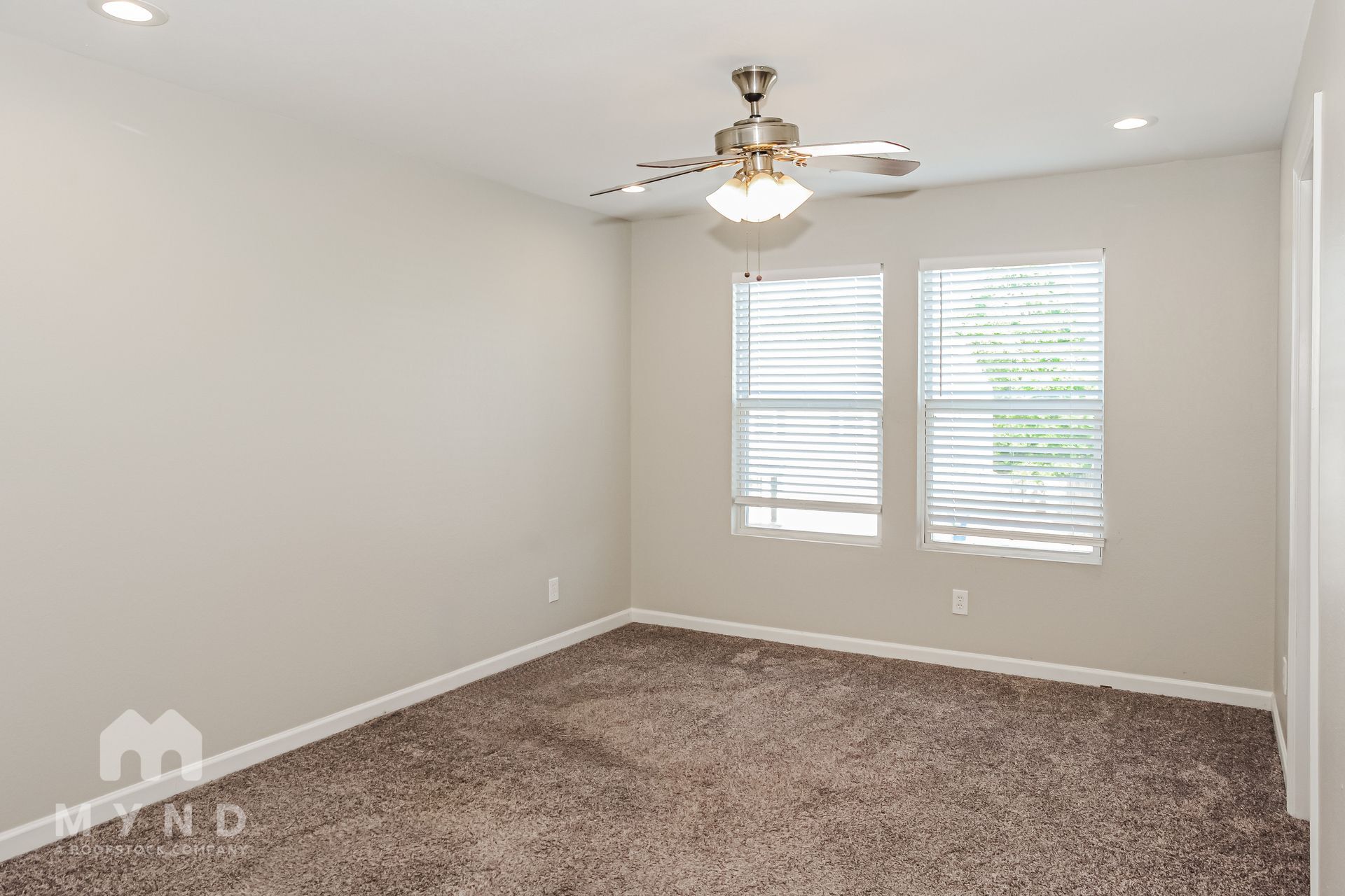 Building Photo - 3225 Lakeland Dr SW