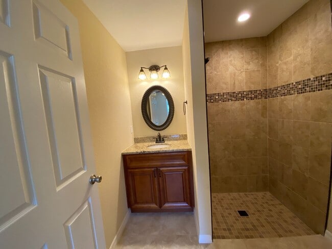 Building Photo - COMING SOON.  NOT AVAILABLE TO SHOW UNTIL MID MAY*** Marion Oaks - Welcome Home