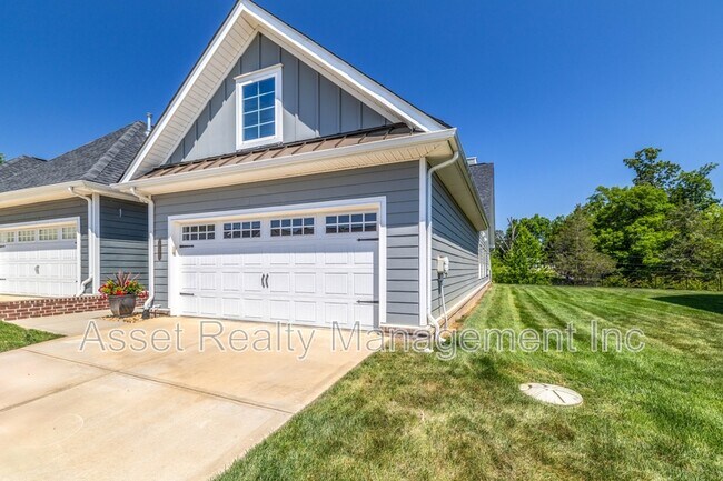 Building Photo - 12623 Needlepoint Dr