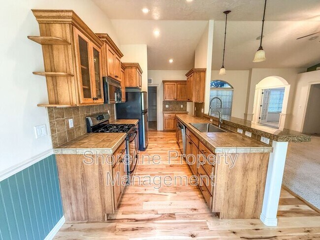 Building Photo - 2328 E Satterfield St