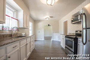 Building Photo - 2122 W Wildwood Dr