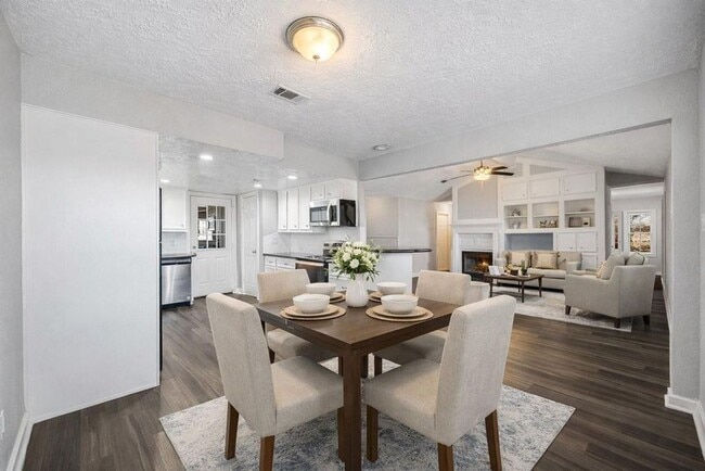 Building Photo - Welcome to this fully remodeled 4/2/2 brick home near Lake Conroe! With new AC/heat, roof, water ...