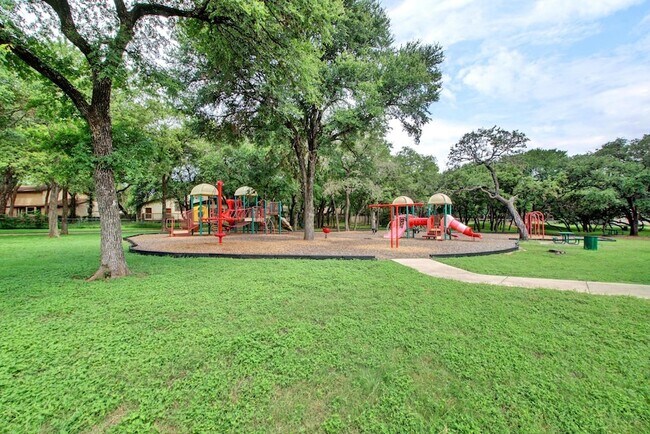 Building Photo - 10305 Caracara Dr