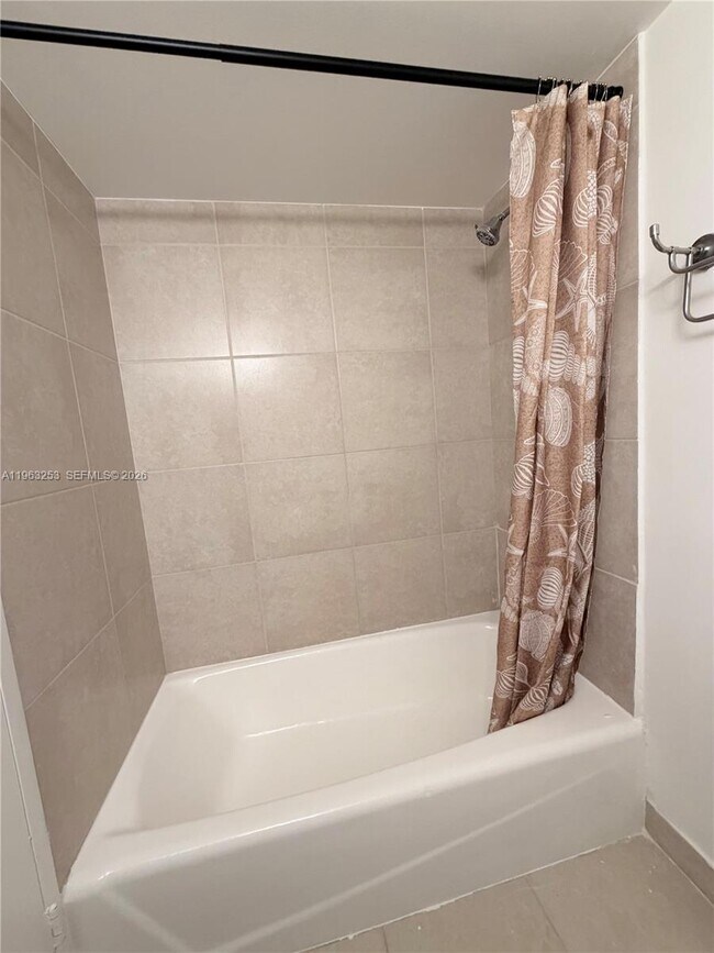 Building Photo - 1913 S Ocean Dr