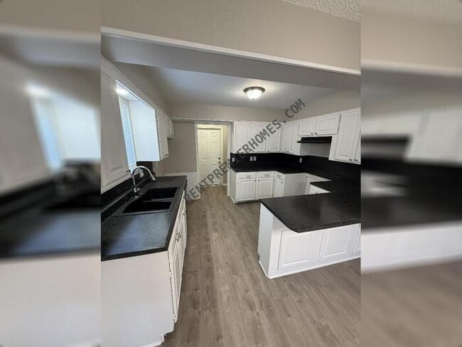 Building Photo - 9805 Blue Bonnet Dr