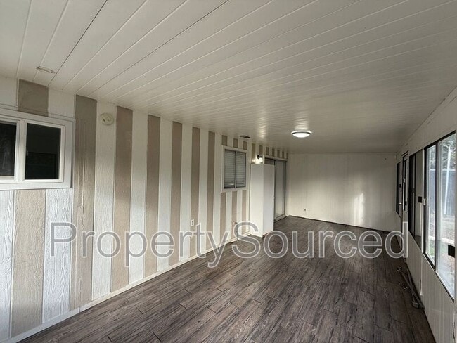 Building Photo - 426 J St