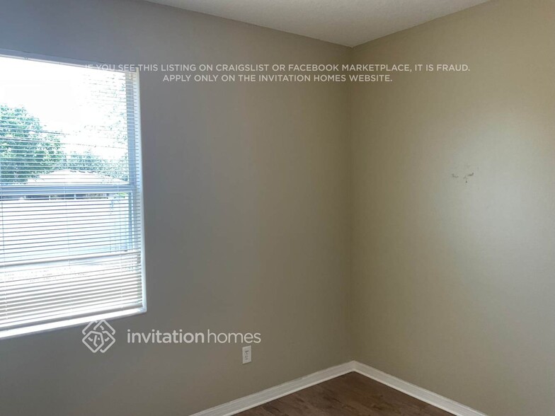 Building Photo - 11250 Creek Haven Dr