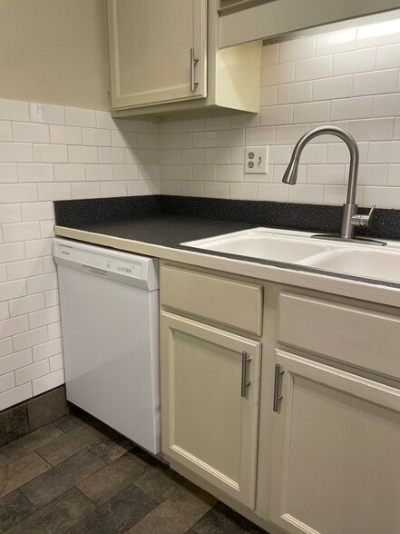 Building Photo - 3250 O'Neal Cir
