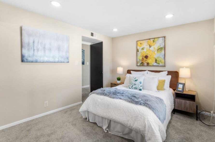 Building Photo - 6258 Camino Verde Dr