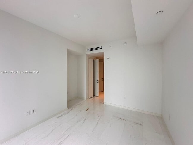 Building Photo - 300 Biscayne Blvd Way