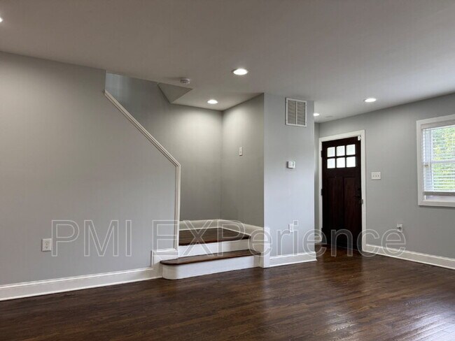 Building Photo - 2304 Lakewood St