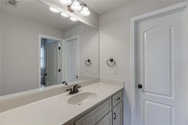 Building Photo - 4612 Grandview Pkwy