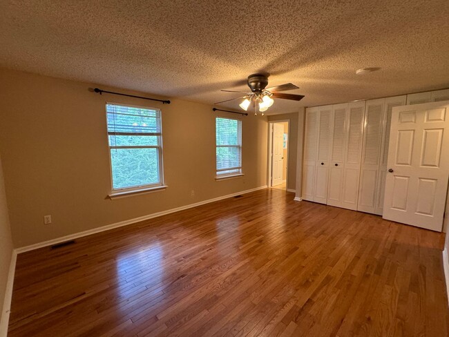 Building Photo - 3 Bedroom, 2 1/2 Bath Single Family Home i...