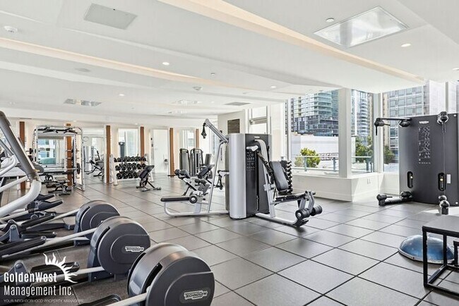 Building Photo - High-Rise Luxury 2Bdm 2Ba Condo in Downtown San Diego!