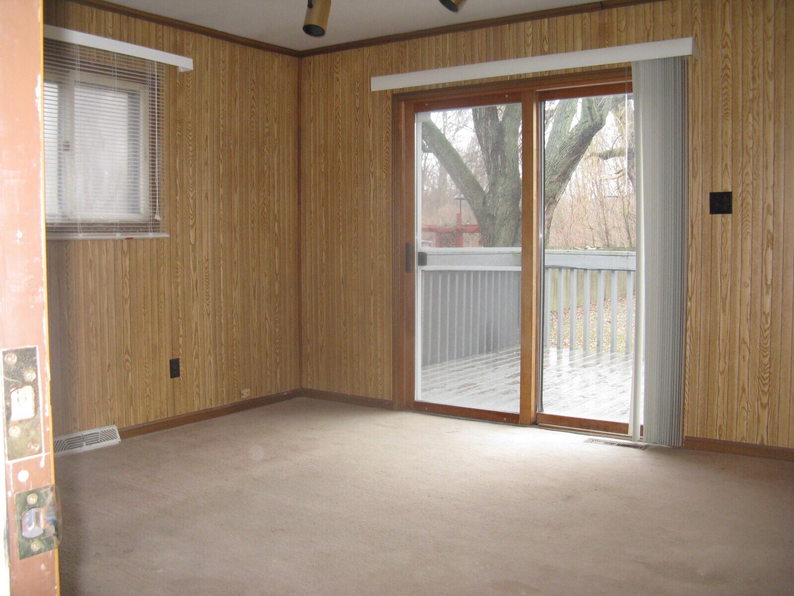 Family room next to kitchen and opens to deck - 3718 N 700 W