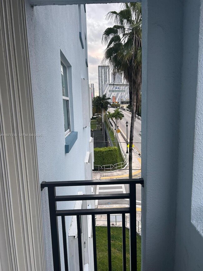 Building Photo - 501 SW 1st St