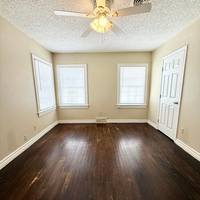 Building Photo - 2422 30th St