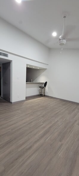 living room - 7142 N Holiday Dr