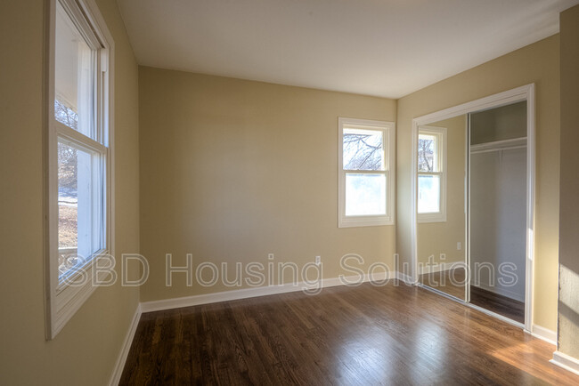 Building Photo - 8101 NE Tullis Dr
