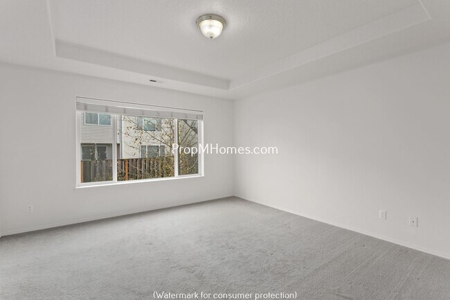 Building Photo - Wonderful Three Bedroom Plus Office In Bea...