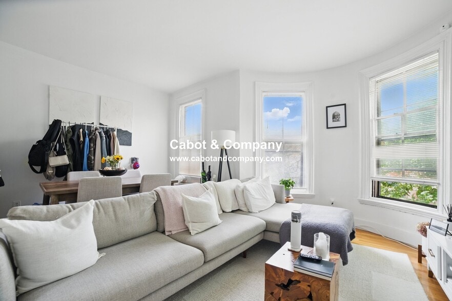 Building Photo - 104 Appleton St