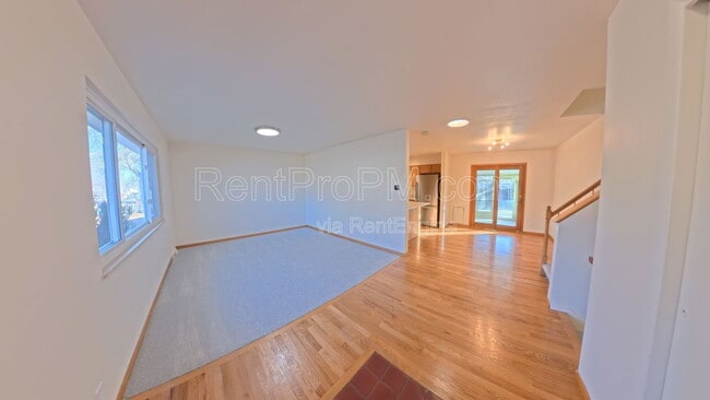 Building Photo - 1028 Skyline Dr