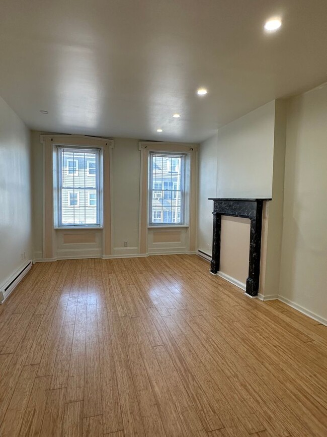 Primary Photo - 520 Ferry Street