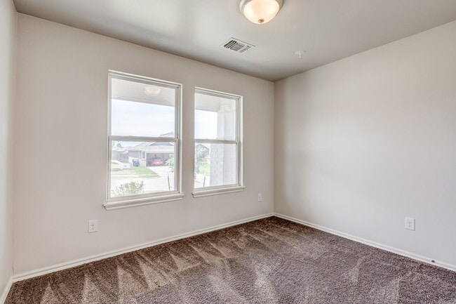 Building Photo - 3 Bedroom 2 Bath House for Lease!!