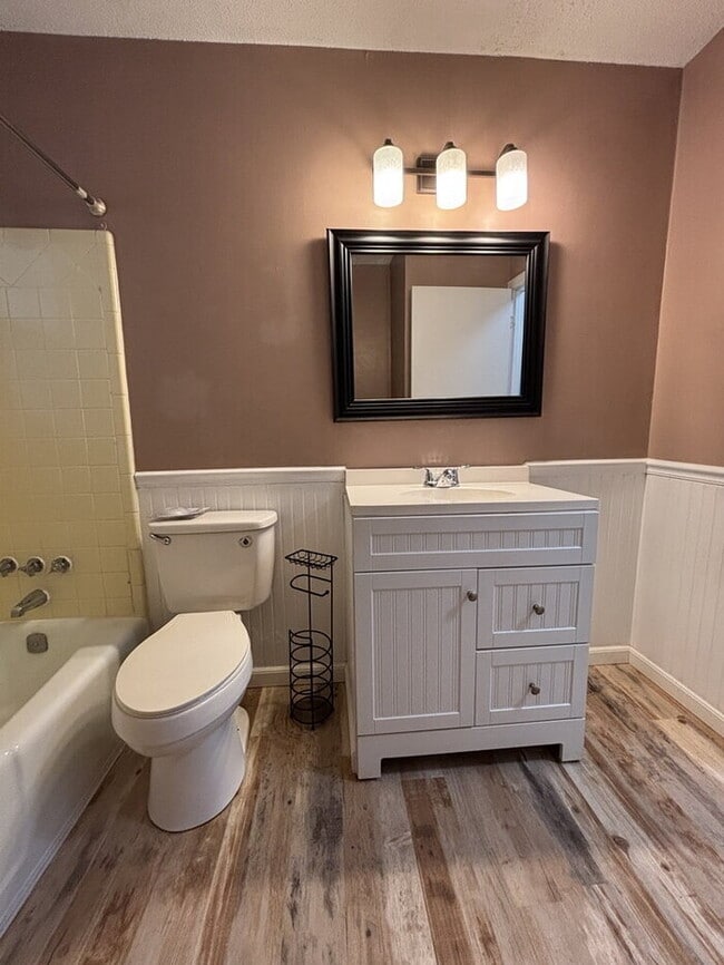 Building Photo - 4411 Donwood Dr