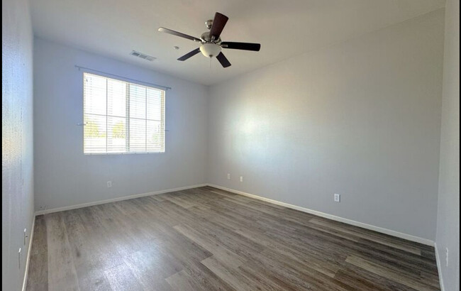 Building Photo - 314 Breezy Pl