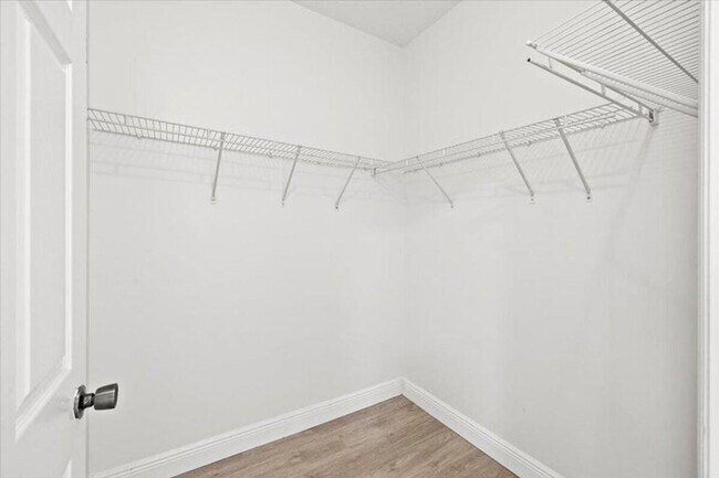 Building Photo - 4962 Leeward Ln