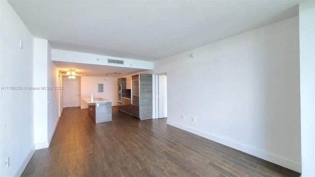 Building Photo - 460 NE 28th St