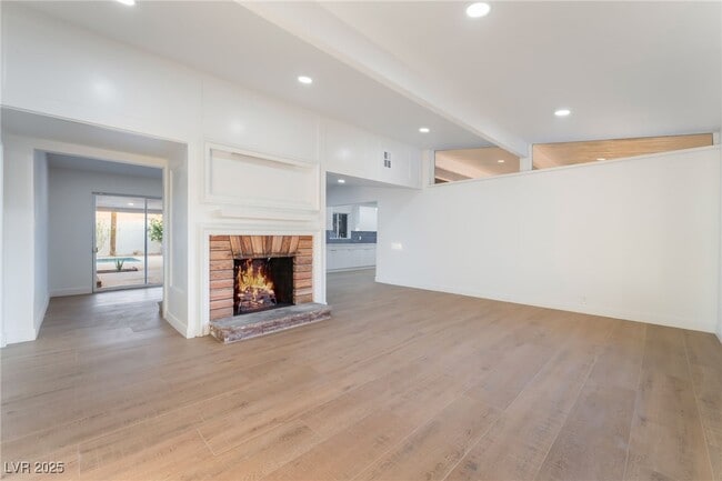 Building Photo - 548 E Oakey Blvd
