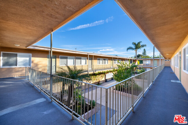 Building Photo - 5541 Newcastle Ave
