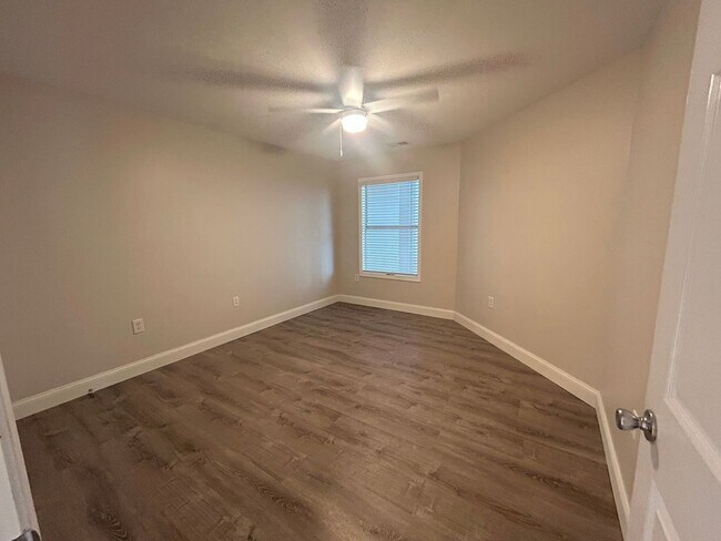 Building Photo - First floor 2 bedroom/2 bathroom condomini...