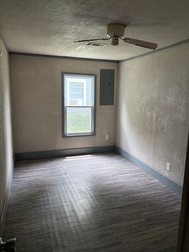Building Photo - 2810 N Albert Pike Ave