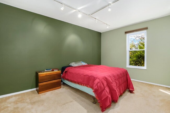 Building Photo - 5101 Carriage Way Dr
