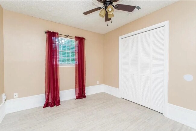 Building Photo - 201 Dixie Dr