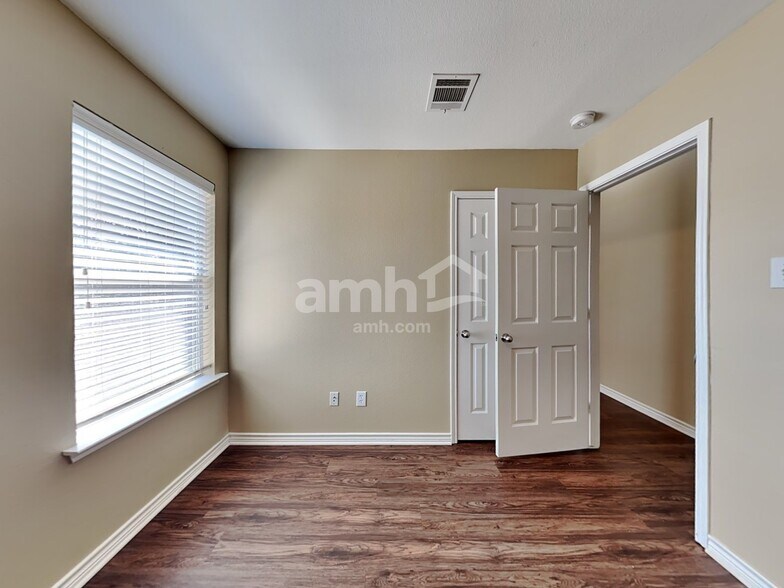 Building Photo - 8620 Axis Deer Run