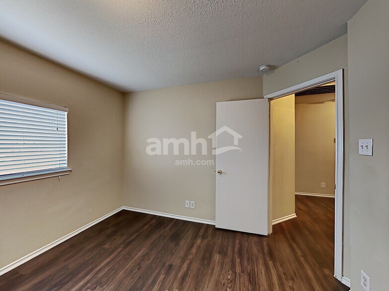 Building Photo - 8610 Still Moon