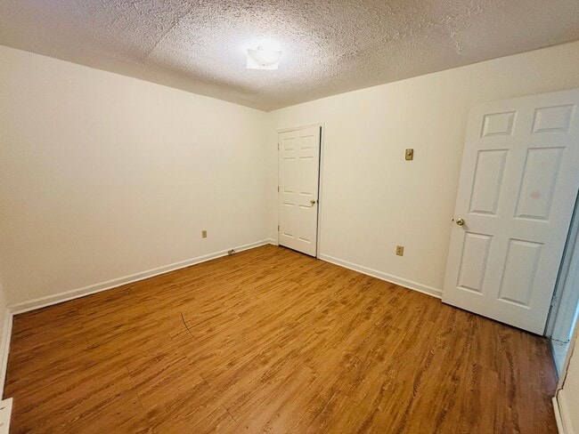 Building Photo - 355 Wakeman Ct NE