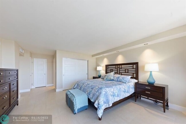 Building Photo - 4280 Galt Ocean Dr