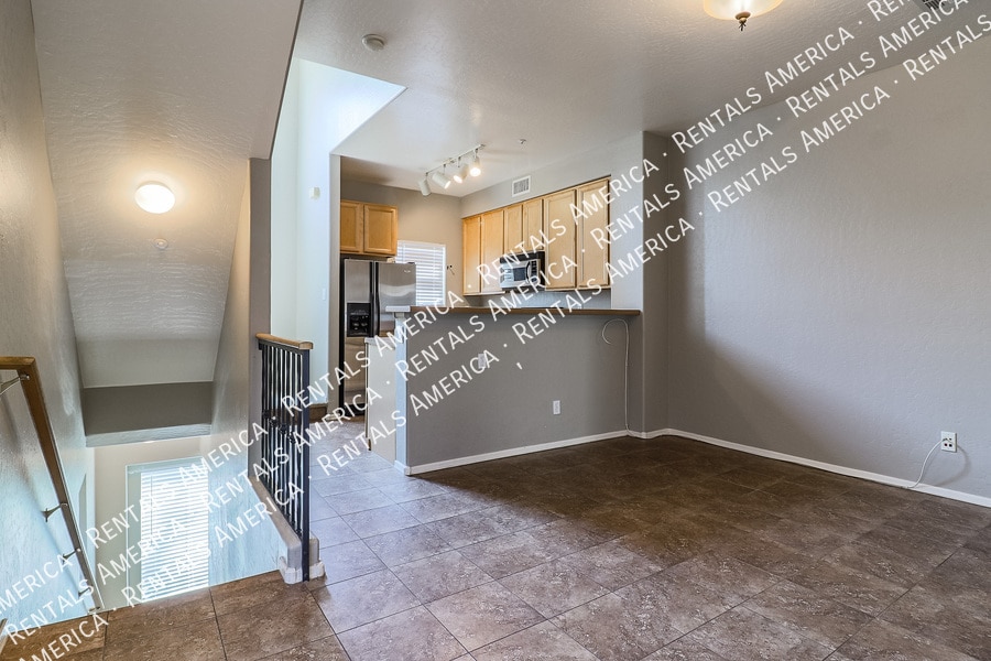 Building Photo - 747 N Port Dr
